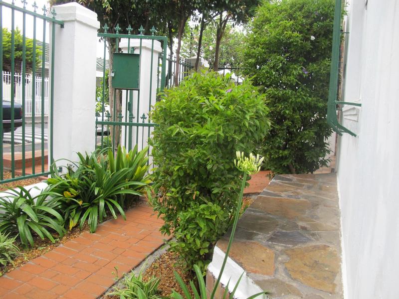 To Let 2 Bedroom Property for Rent in Wynberg Upper Western Cape